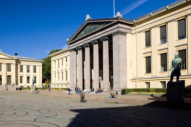 2-Hour Essential Oslo in the City Center Guided Walking Tour - Stop 1: Det juridiske fakultet (UIO) and the Aula entrance area