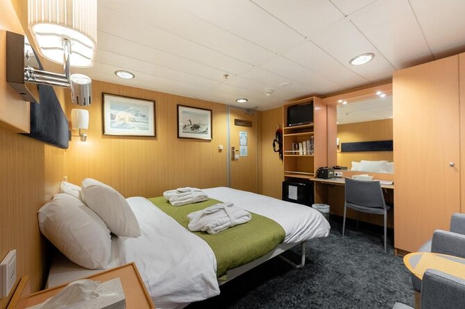 24hr Northern Lights & Whale Watching Cruise - Panorama lounge lectures: the most underrated part of the trip