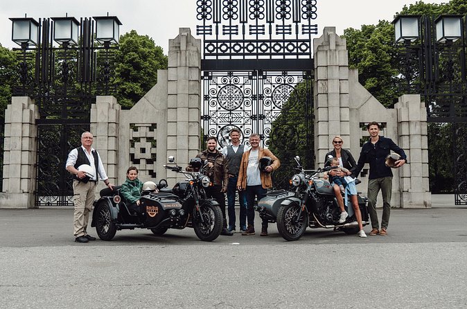 2hr Retro Motorcycle Sidecar Oslo Highlights Tour - Stop 4: Vigeland Park Sculptures and the Rose Garden Scale