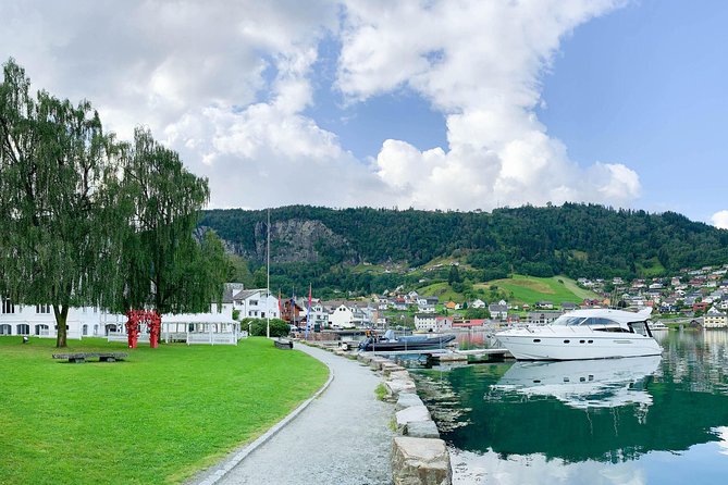 4 Day Bergen - Hardangerfjord private fjord-cruise - Hardanger Fjord cruising to Jondal: quiet overnight beats rushing