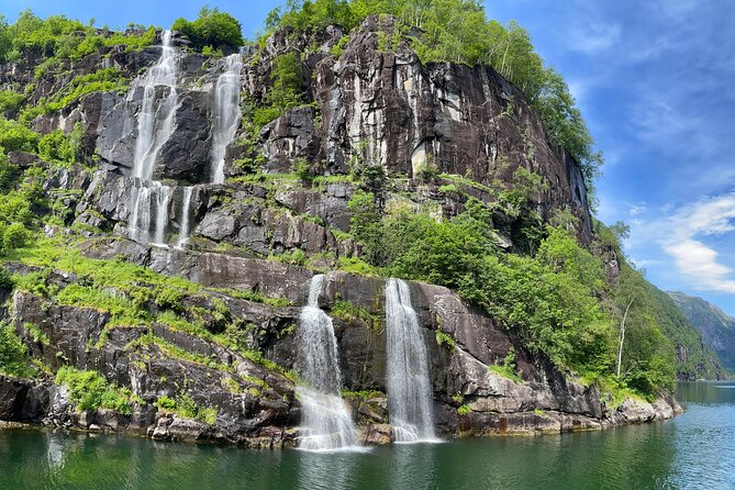 4 Day Bergen - Hardangerfjord private fjord-cruise - Rosendal’s gardens, fjord panoramas, and the “first wow” of Hardanger