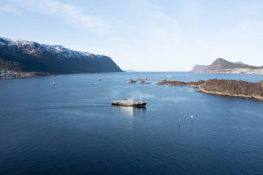 Ålesund: Archipelago Cruise - Cruising past Aspevågen, Ellingsøyfjorden, and Borgundfjorden