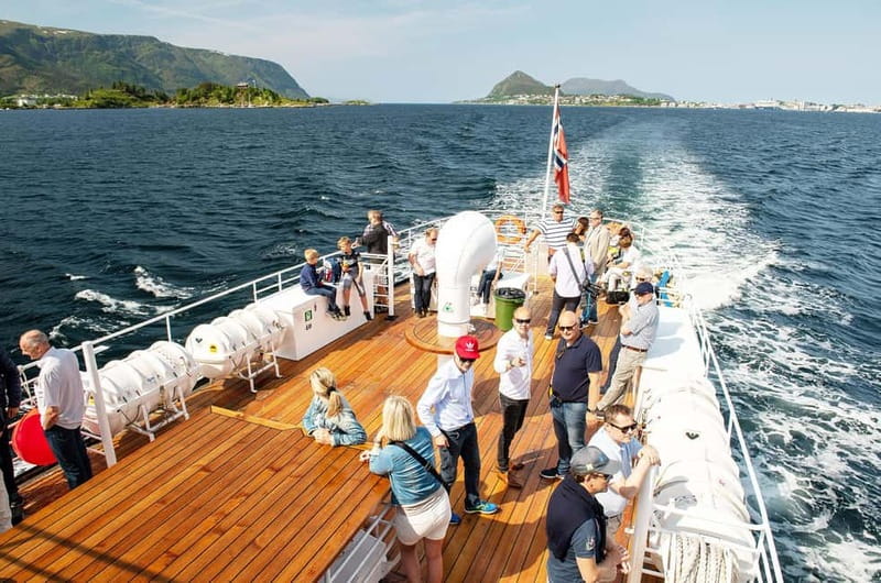 Ålesund Sightseeing Cruise - Øye Village Stop: A Worthwhile Break, But Time Can Be Tight