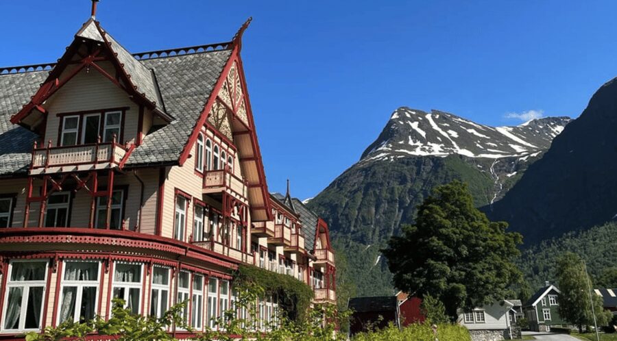 Ålesund Sightseeing Cruise - What the Live English Commentary Adds (and When You Should Rely on Your Eyes)