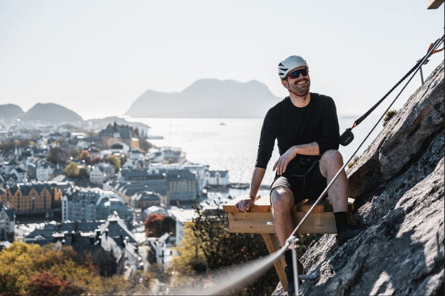 Ålesund: Via Ferrata tour - The south-facing wall: where the best photos and breaks happen