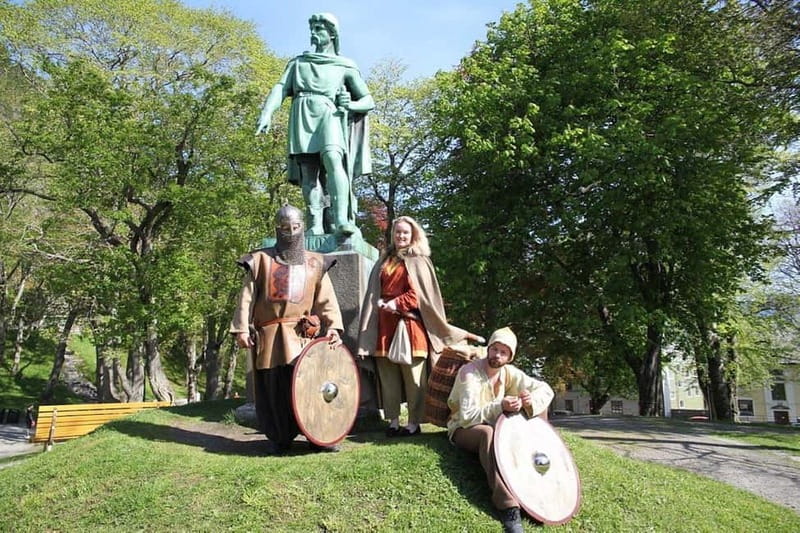 Alesund: Viking Tour with Ship Experience and Tasting - Climbing aboard the Viking ship in Brosundet: what you get and what you do not