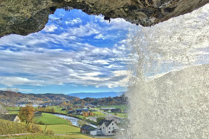 AMAZING HARDANGER FJORD: Private guided round trip from Bergen, 10 hours - Hardanger Bridge, Eidfjord, and the Hardangervidda Nature Center