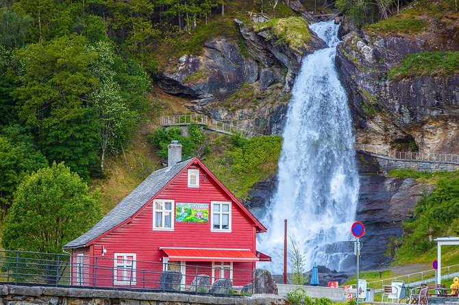 AMAZING HARDANGER FJORD: Private guided round trip from Bergen, 10 hours - Hardangervegen photo stops: Fossen Bratte and Steinsdalsfossen