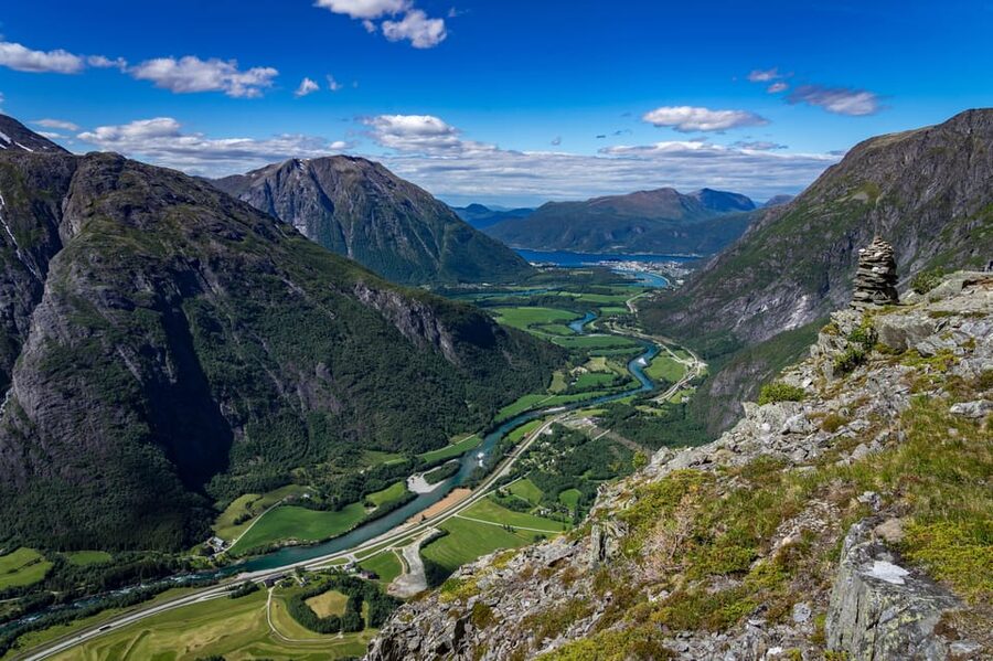 Andalsnes: Bike & Hike Adventure to Litlefjellet Summit - Vengedalen parking segment: a focused bike stretch before the hike
