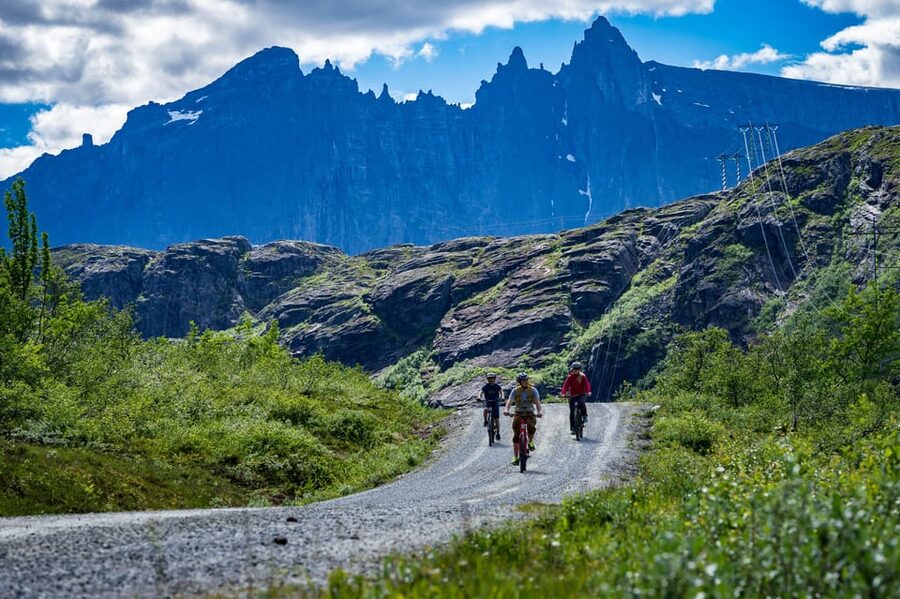 Andalsnes: Bike & Hike Adventure to Litlefjellet Summit - Summit lunch break: local Norwegian packed food you will actually want