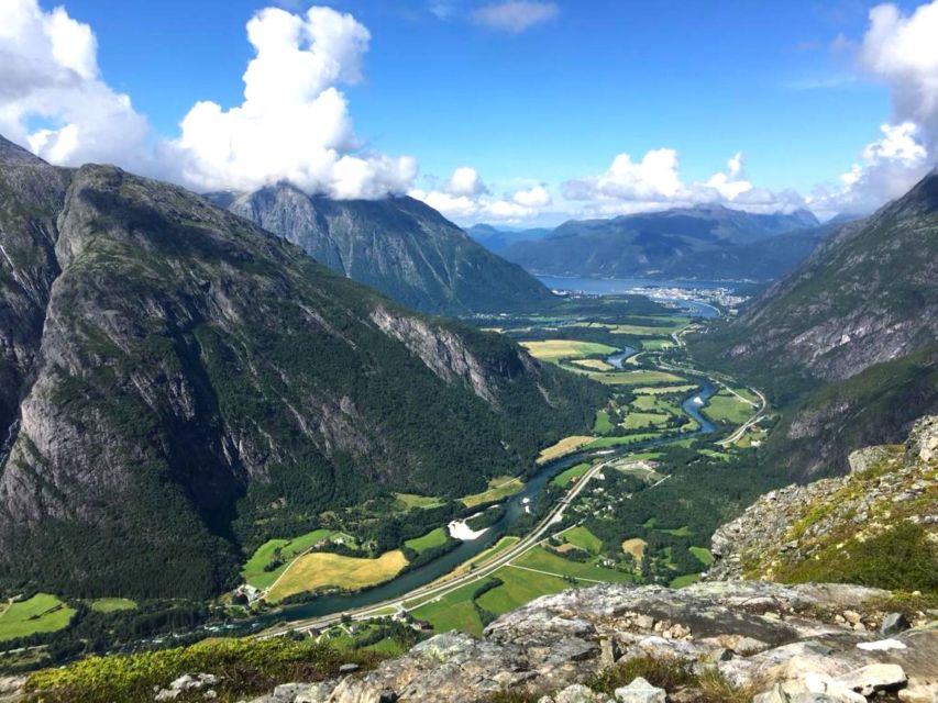 Åndalsnes - Panoramatour Trollstigen & Troll Wand - Troll Wall (Trollveggen) photo stop, the cliff that dominates everything