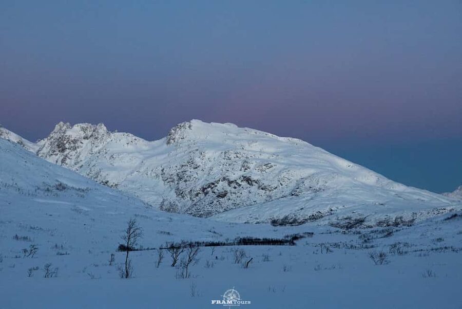 Arctic hike on Kvaløya Island with drinks and snacks - Snowshoeing for beginners: how the 5-hour hike really feels