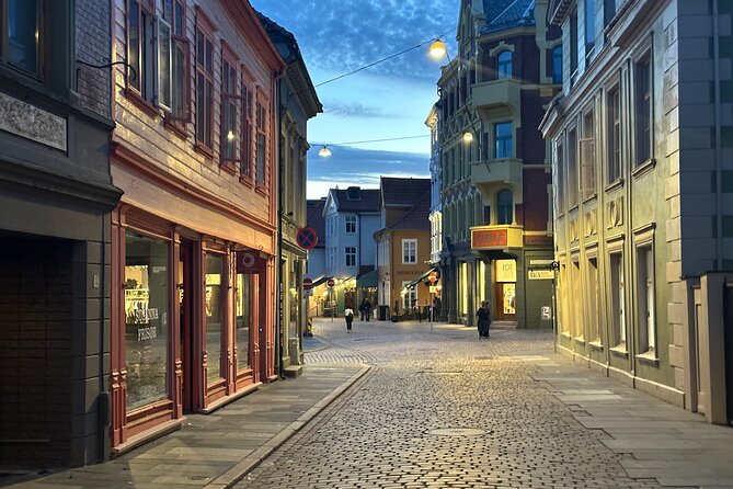 Audio Walking Tour in Bergen Famous Ghosts Location - How the phone tour works in real life