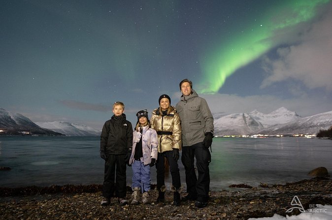 Aurora Safari Chase by big bus, free Photos, toilet onboard - Group size, coach comfort, and the trade-offs of chasing