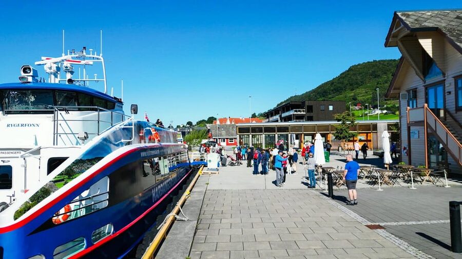 Bergen: Cruise to beautiful Rosendal by the Hardangerfjord - Folgefonn Centre and Baroniet Rosendal area: optional learning right by the quay