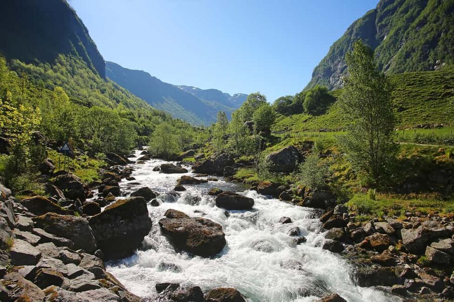 Bergen: Easy Hike to Bondhus Glacier Lake & Rosendal Visit - Meeting at Strandkaien 17, and how to get better views on the bus