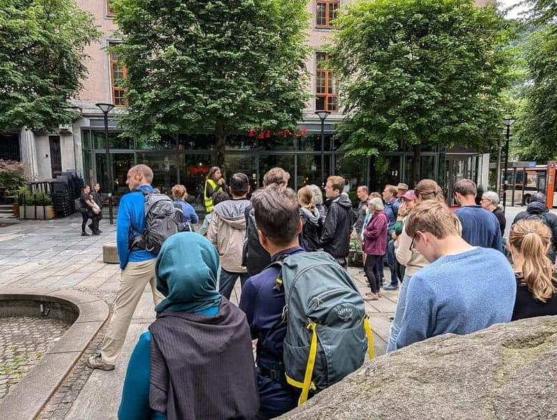 Bergen: Guided Walking Tour with Local Guide - Sailor’s Monument to Kong Oscars gate, the story behind the route