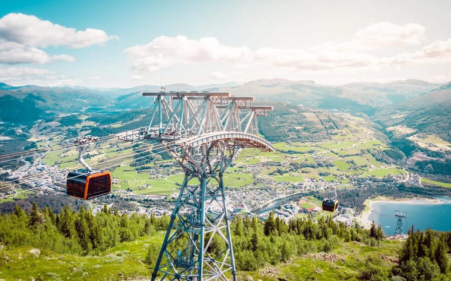 Bergen: Hardangerfjord, Voss Gondola & 3 Great Waterfalls - Hardangerfjord by mini-bus: why the stops make sense