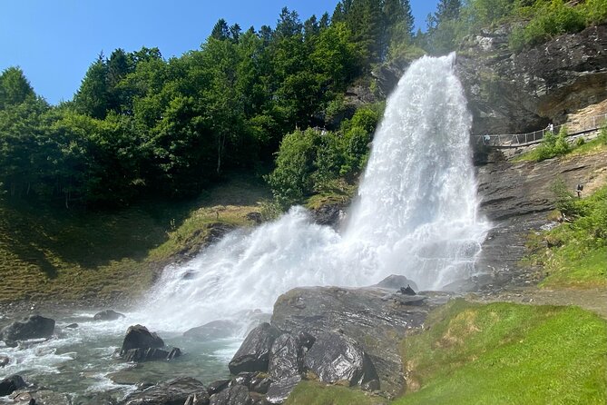 Bergen in a day, Guided tour: Old Town, Waterfalls & Waffles - Scenic route moments: apple orchards and a glacier on clear days