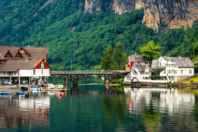 Bergen in a day, Guided tour: Old Town, Waterfalls & Waffles - Steinsdalsfossen: walk behind the waterfall, then eat like you mean it