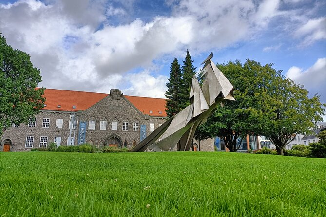 Bergen in Your Pocket: Landmarks and Lore Audio Tour - Torgallmenningen, Sailors at Sea, Skotstredet, and the Final Ludvig Holberg Statue