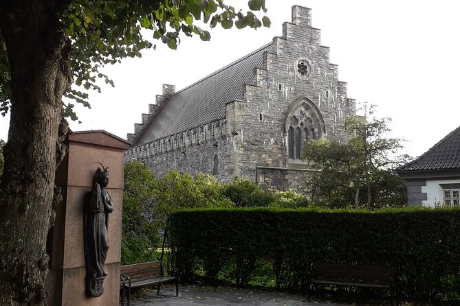 Bergen: Local food tasting & Excursion with a city view from the top - How this Bergen food-and-view tour fits together