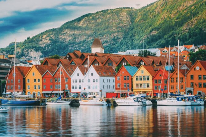 Bergen: Mostraumen Fjord Cruise - Stop 2: Waterfalls, mist, and the ice-cold mountain-water moment