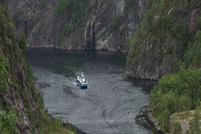 Bergen: Mostraumen Fjord Cruise - Comfort and packing: what to wear for Bergen fjords