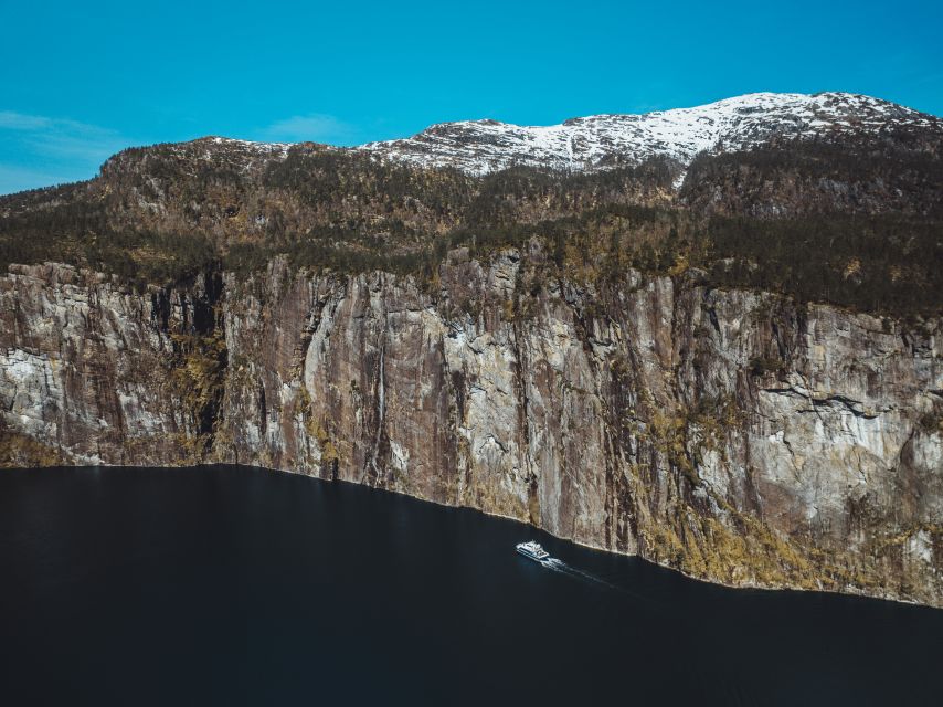Bergen: Mostraumen Fjord Cruise - with Local Tour Guides - Staying Warm and Comfortable: Indoors, Outdoors, and Onboard Choices