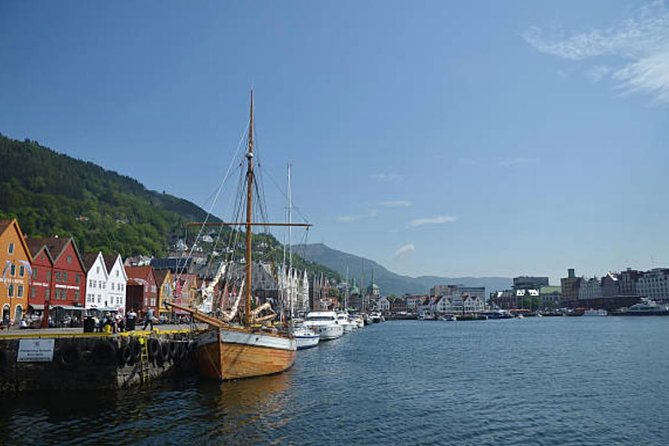 Bergen: Mostraumen Fjord Cruise - The boat experience: modern, warm, and built for shifting weather