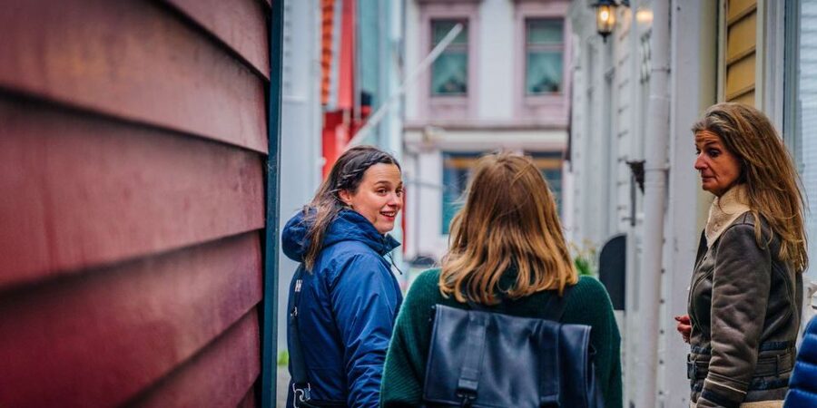 Bergen: Nordnes Neighborhood Hidden Gems Walking Tour - Narrow alleys, dark corners, and the lane locals call prettiest