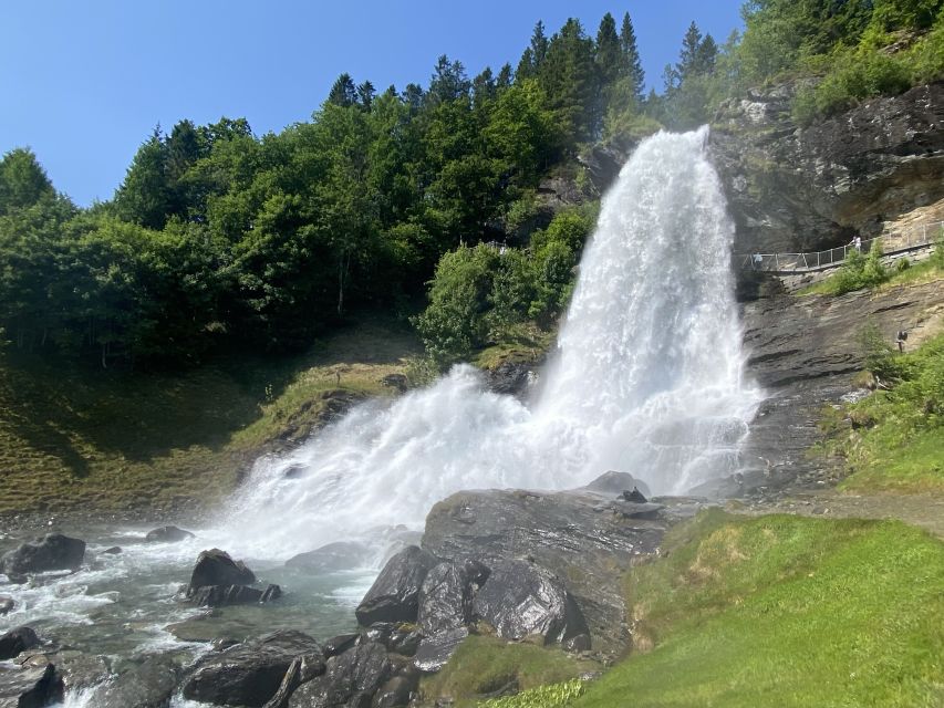 Bergen: Old Town and Waterfalls Guided Tour with Waffles - The Coach Ride: A Scenic Start With a Purpose