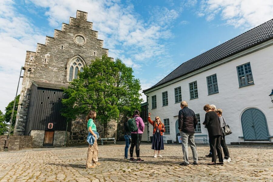 Bergen: Past & Present Small Group Guided Walking Tour - Fløibanen and the view breaks