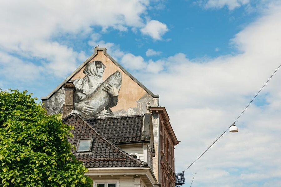 Bergen: Past & Present Small Group Guided Walking Tour - Cafe, restaurant, and photo advice you can use right away