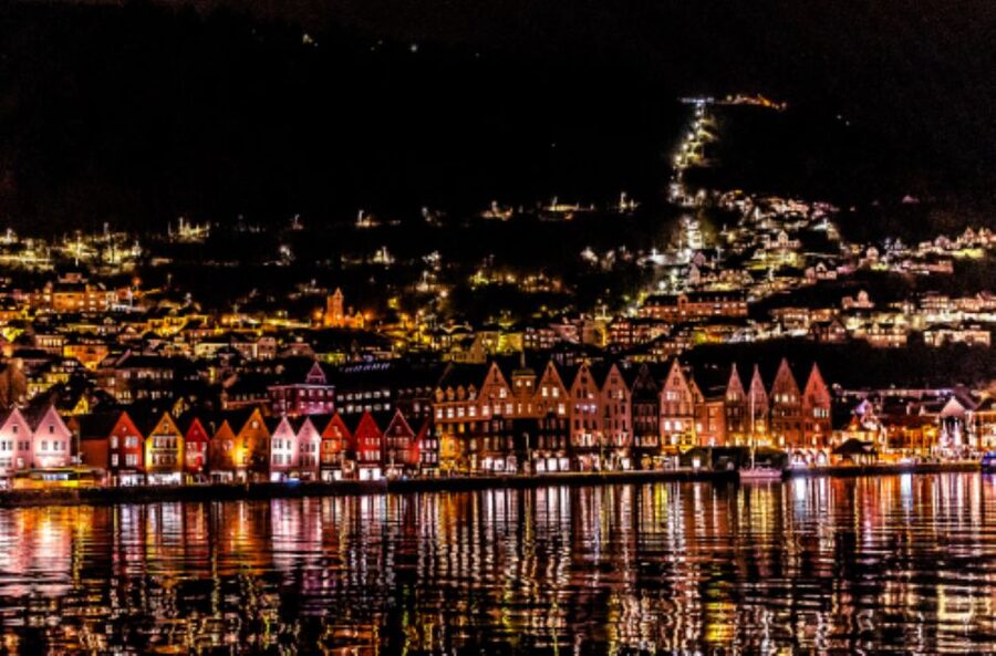 Bergen: Private Guided City Sightseeing Tour - Photo stops that actually fit your day