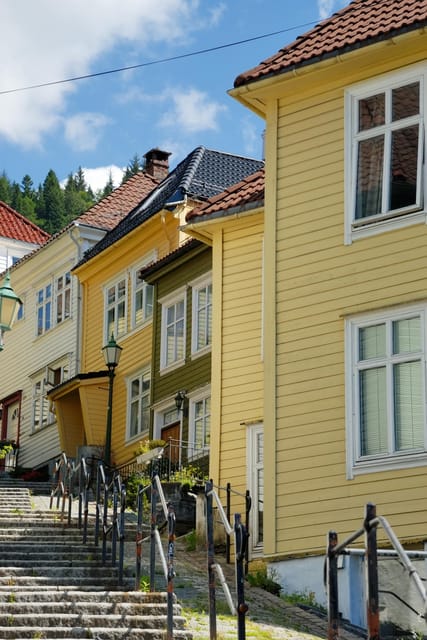 Bergen: Private tour in your own language - A 2-hour Bergen walk that turns sights into a story