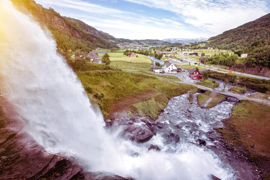 Bergen: Private Waterfalls and Wonders of Fjord Norway - Eidfjord: fjord village lunch break and real decompression