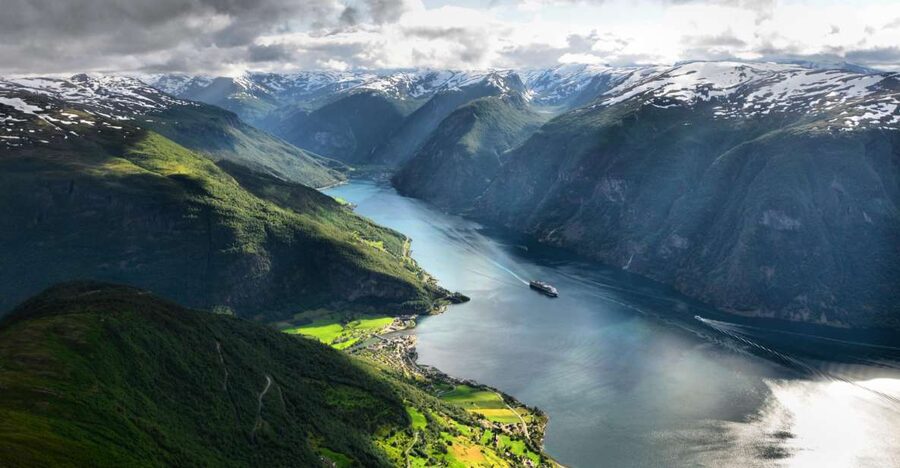 Bergen: Self-Guided Day Trip to Oslo - The bus segment through Stalheimskleiva serpentine road