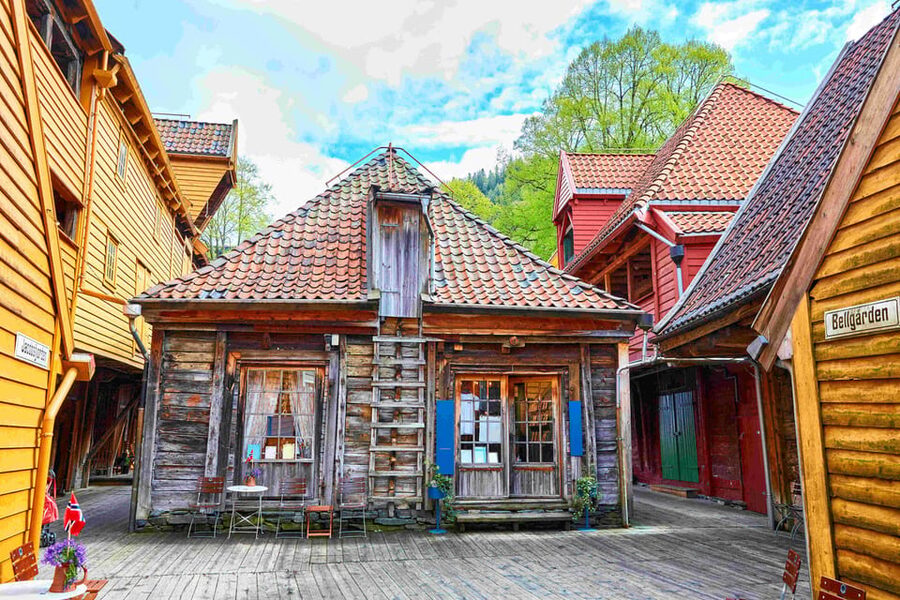 Bergen: Sightseeing Walking Tour with Ferry Ride - Key things to know before you go