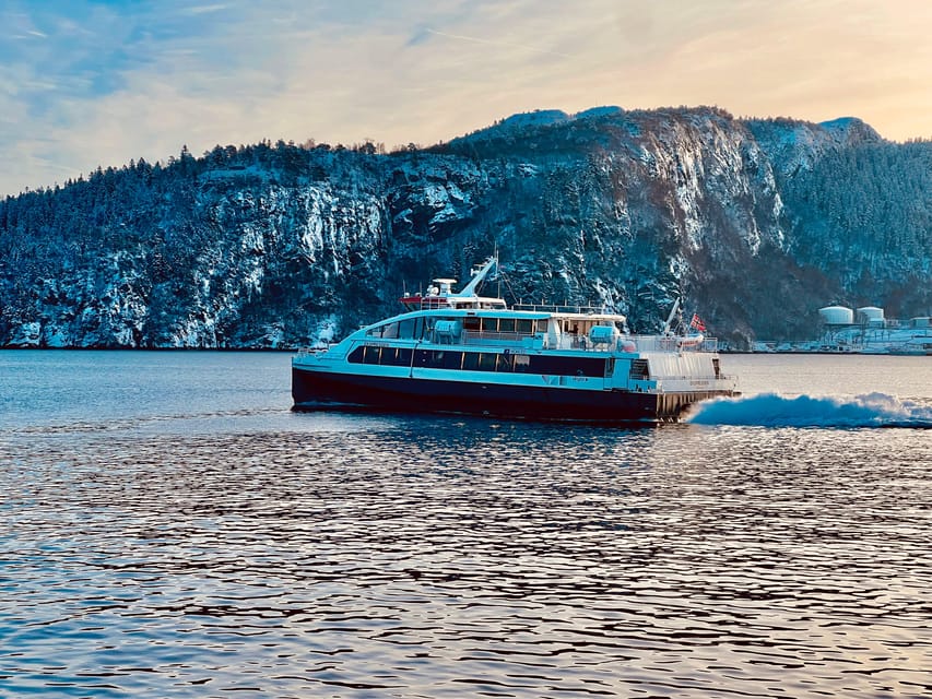 Bergen: Sightseeing Walking Tour with Ferry Ride - Øvregaten to Torgallmenningen: reading the streets like a map