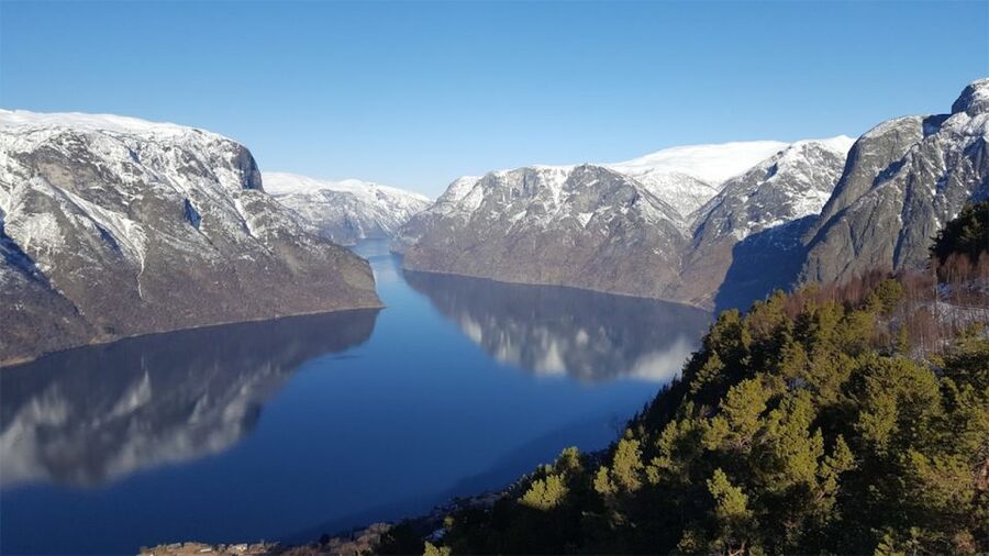 Bergen to Oslo: Private Nærøyfjord Cruise and Flåm Railway - Riding the Flåm Railway to Myrdal, plus the Kjosfossen moment
