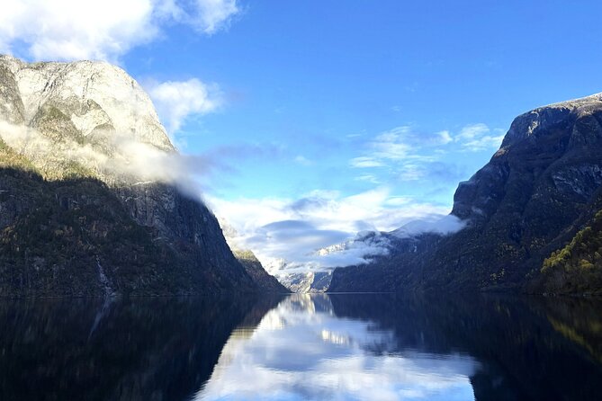 Bergen: UNESCO Fjord Cruise, Flåm & Stegastein - Incl. Lunch - Stegastein viewpoint: 30 meters out, and your camera will work overtime