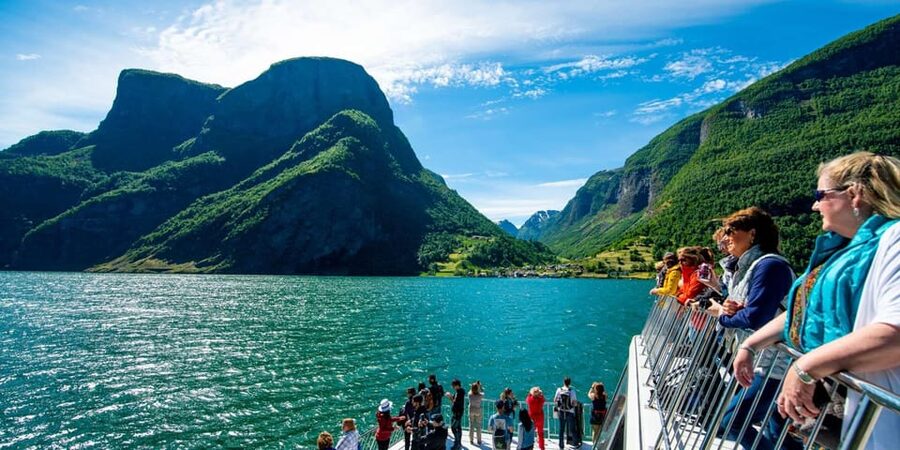 Bergen: Viking Village, Nærøyfjorden Cruise and Flåm Railway - Flåm Free Time: A Small Breather Before the Big Train Ride