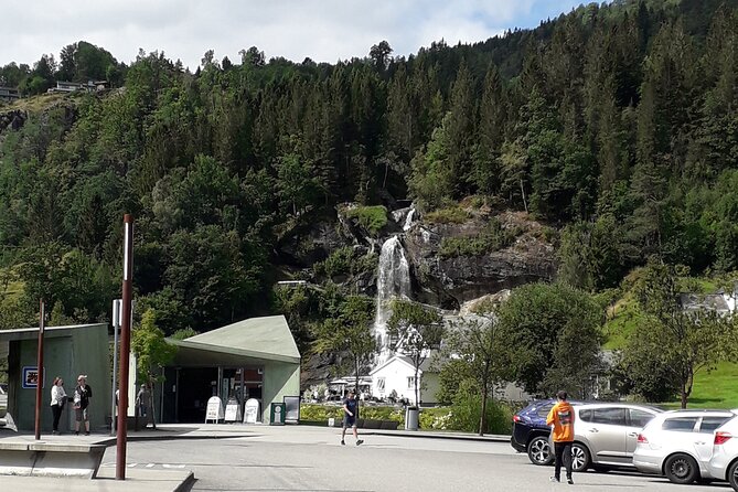 Bride's Veil and Steinsdalsfossen waterfalls with sceneries of Hardanger Fjord - Fossen Bratte on the Bride’s Veil trail, plus the road scenery to get there