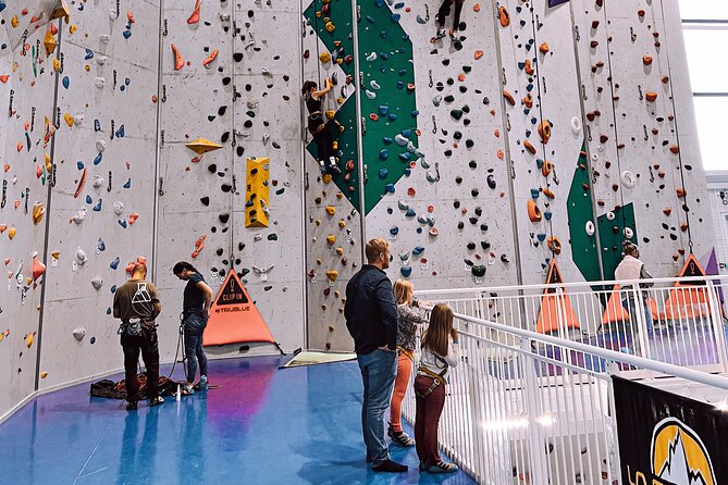 Climbing in Mørkvedhallen Klatresenter - Who This Climbing Intro Is Best For