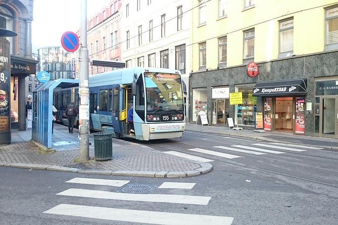 Downtown Oslo: Self-Guided Highlights and History Audio Tour - Rådhusplassen Start and the Warm-Up at Aker Brygge