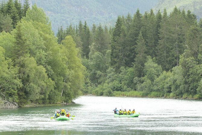 Family Rafting Grade 2 - The 3-hour flow: what happens before, during, and after the river