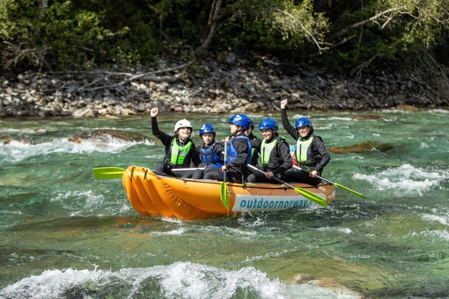 Family Rafting - Voss - On the water: paddling teamwork on Grade 1 and 2 rapids