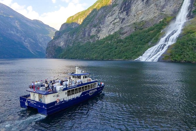 Fjordcruise Ålesund Geirangerfjord T/R - Weather and timing: how to protect your day in Geiranger