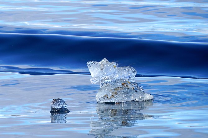 Fjordcruise in a Luxury Yacht Arctic Queen - Included onboard comfort: warmth, snacks, and a real break from cold weather